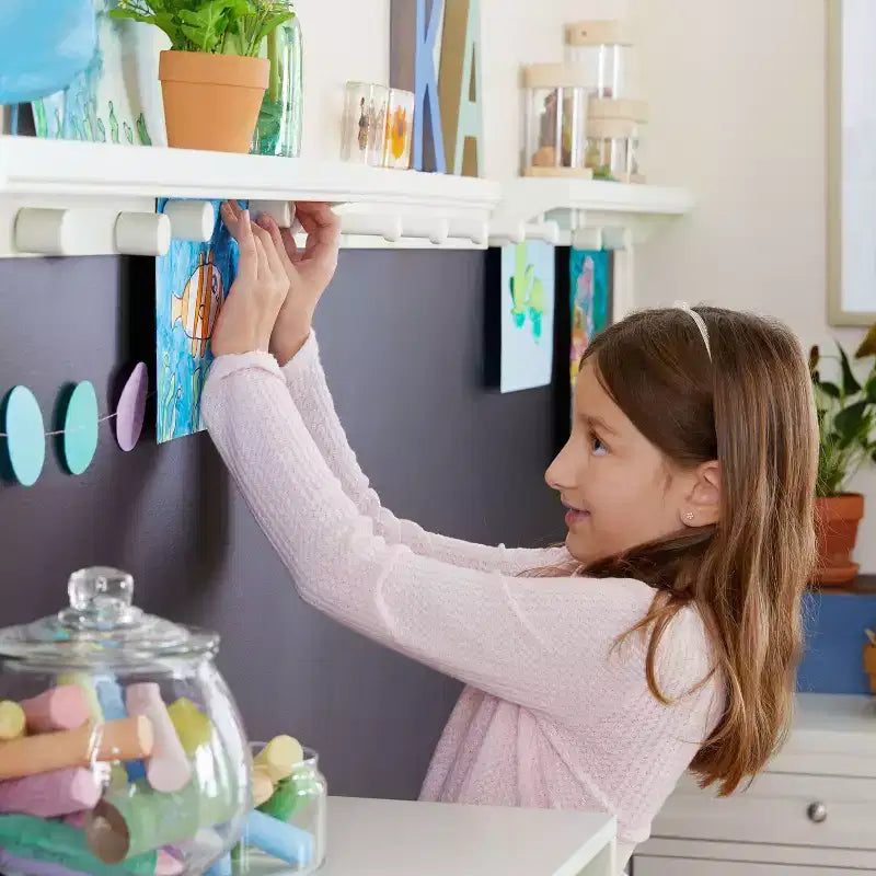 Étagère de présentation murale pour dessins d'enfants avec aimants