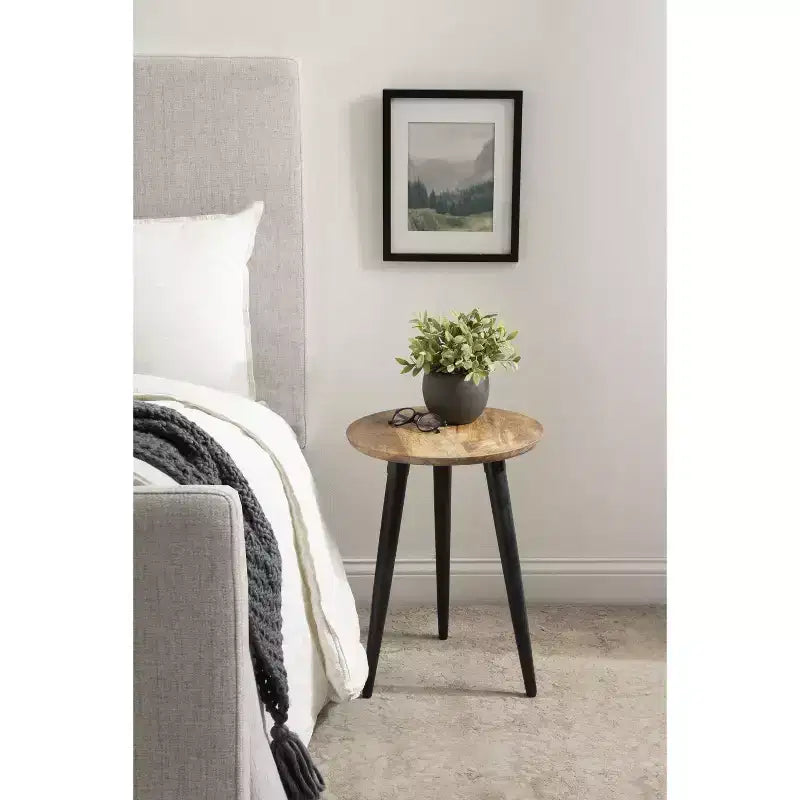 Table d'appoint ronde à pieds tripodes
